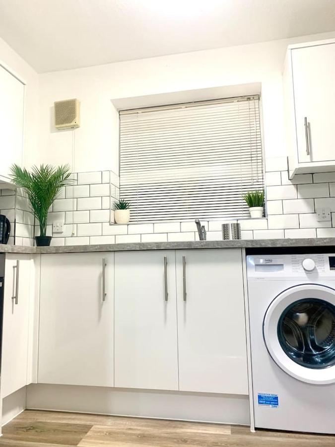 Flat In London- Modern 2 Bedroom Near Wembley *