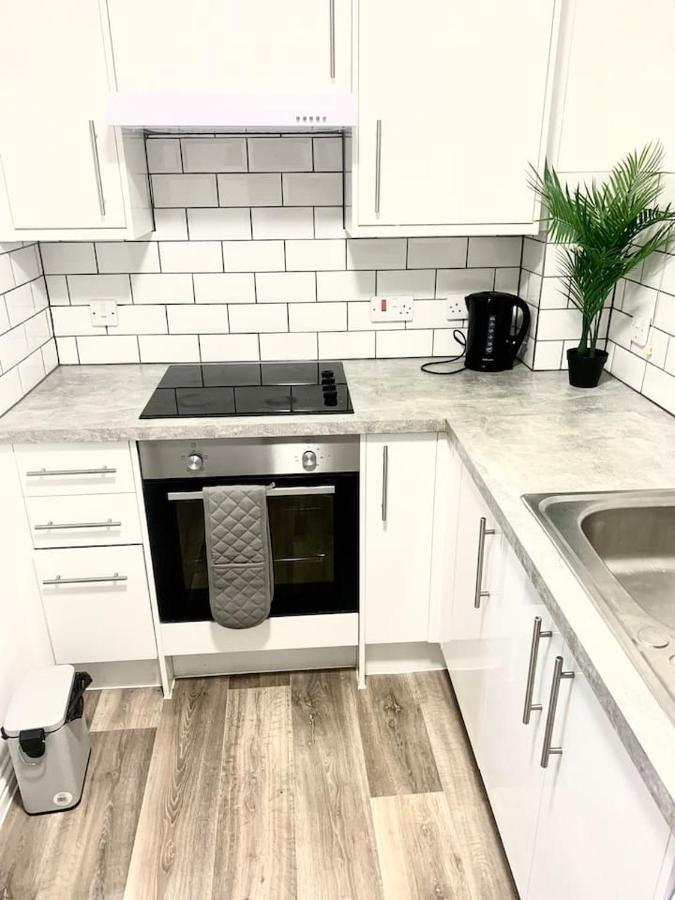Apartment Flat In London- Modern 2 Bedroom Near Wembley