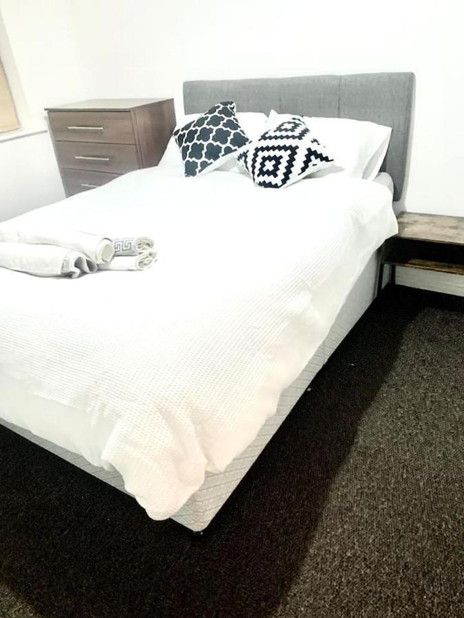 Apartment Flat In London- Modern 2 Bedroom Near Wembley *