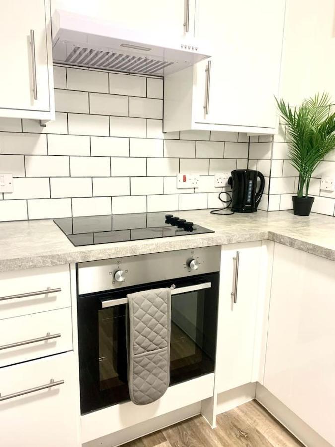 Flat In London- Modern 2 Bedroom Near Wembley *
