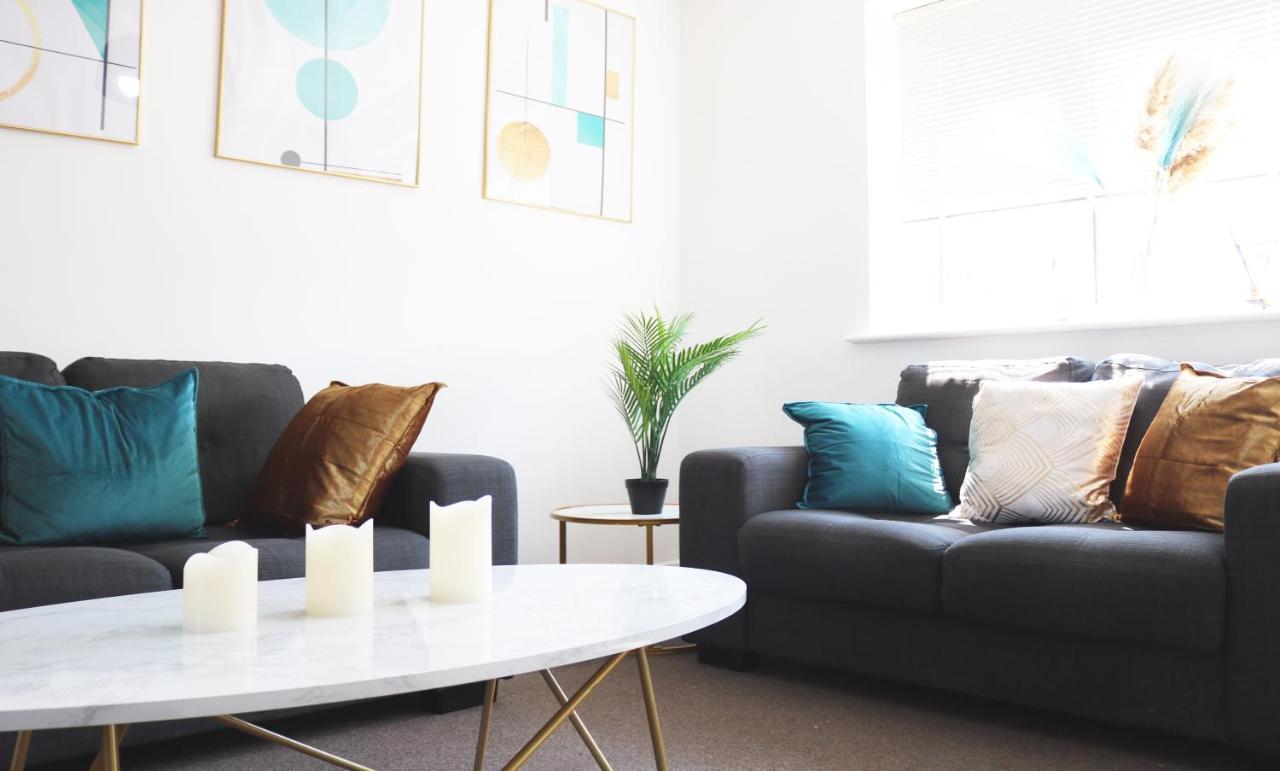 Flat In London- Modern 2 Bedroom Near Wembley Apartment